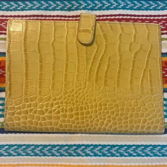 Handbags - Yellow Clutch ✨🖤✨